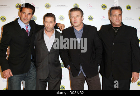 Frères Billy Baldwin, Stephen Baldwin, Alec Baldwin et Daniel Baldwin U.S Lancement de nouvelles voitures Lotus tient à un secteur Banque D'Images