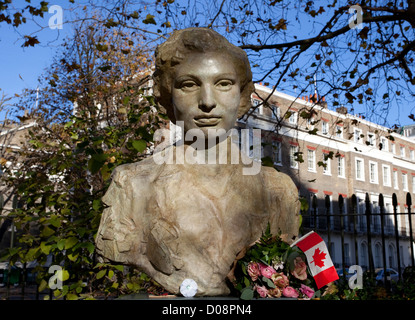 Statue de WWII Special Operations Executive héroïne Noor Inayat Khan dans la région de Gordon Square, Londres Banque D'Images