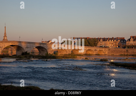 PONT JACQUES GABRIEL PONT SUR LA LOIRE AU COUCHER DU SOLEIL BLOIS Loir-et-cher (41) FRANCE Banque D'Images