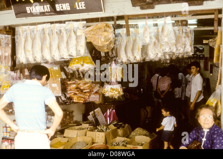 Bateaux de pêche,les poissons,Légumes,Plages,soleil,plantations de cocotiers, Jungle,Mosquée,Kuala Terengganu, Malaisie Côte Est Banque D'Images