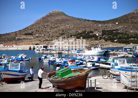 Bateau de pêche des îles Egades FAVIGNANA Sicile Italie Banque D'Images