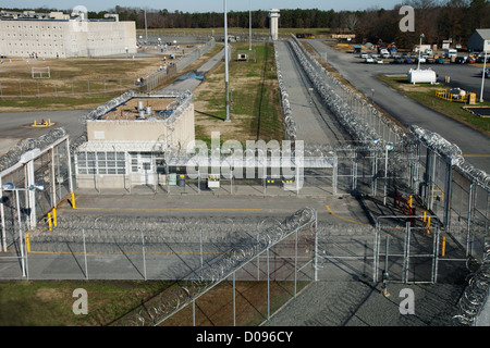 Prison, porte d'entrée, et le verrouillage du véhicule, du périmètre de la tour de garde et à un établissement correctionnel. Banque D'Images