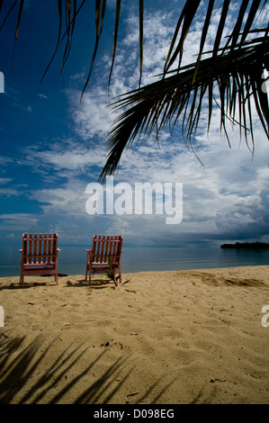 Deux chaises de plage de Placencia, Belize. Banque D'Images