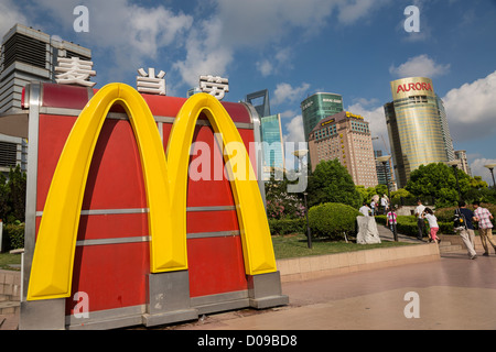 Un kiosque de restauration rapide McDonald's à Pudong, Shanghai, Chine Banque D'Images