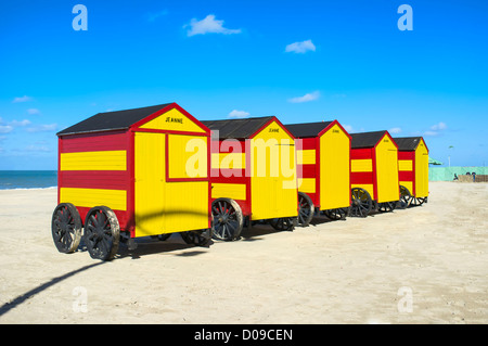 Cabines de plage, La Panne Beach, Flandre occidentale, Belgique Banque D'Images