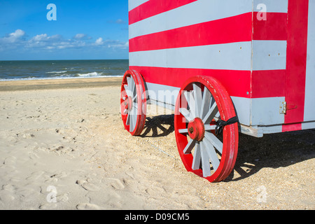 Cabines de plage, La Panne Beach, Flandre occidentale, Belgique Banque D'Images