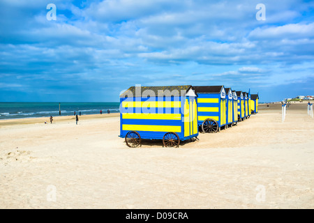 Cabines de plage, La Panne Beach, Flandre occidentale, Belgique Banque D'Images