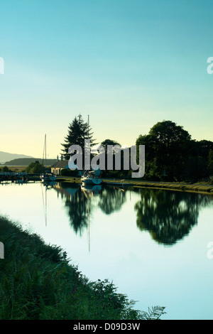 Un yacht amarré à Dunardry verrous Cairnbaan sur le Canal Crinan, ARGYLL & BUTE, Ecosse Banque D'Images