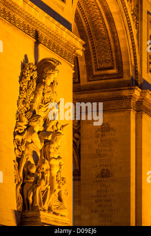 Détail sur l'Arc de Triomphe de nuit, Paris France Banque D'Images