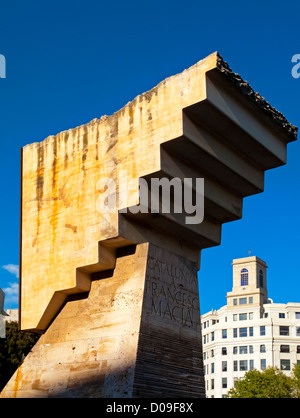 Plaça de Catalunya et de la Plaza de Cataluña, dans le centre de Barcelone Catalogne Espagne avec le monument Francesc Macià en premier plan Banque D'Images