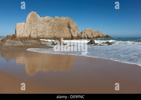 Plage de la Arnia, Liencres, Cantabria, ESPAGNE Banque D'Images