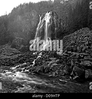 La célèbre Laatefossen à Odda, l'une des plus grandes chutes d'eau en Norvège Banque D'Images