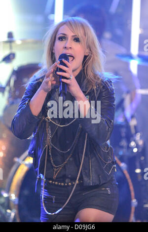 Le 20 novembre 2012. Toronto, Canada. Les groupes rock et New Wave band live sur métrique effectue beaucoup de musique live@beaucoup de spectacle. En photo, la chanteuse Emily Haines. (DCP/N8N) Banque D'Images