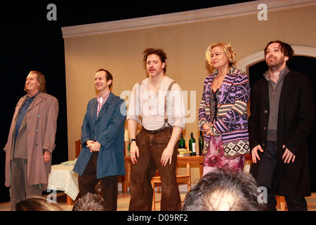 Richard Easton, Denis O'Hare, Brendan Fraser, Jennifer Coolidge et Jeremy Marie-noëlle Lamy Soirée d'ouverture de la production de Broadway Banque D'Images