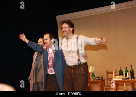 Richard Easton, Denis O'Hare et Brendan Fraser Soirée d'ouverture de la production de Broadway de "vendre" au Ethel Barrymore Banque D'Images