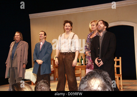 Richard Easton, Denis O'Hare, Brendan Fraser, Jennifer Coolidge et Jeremy Marie-noëlle Lamy Soirée d'ouverture de la production de Broadway Banque D'Images