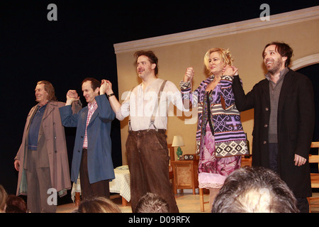 Richard Easton, Denis O'Hare, Brendan Fraser, Jennifer Coolidge et Jeremy Marie-noëlle Lamy Soirée d'ouverture de la production de Broadway Banque D'Images