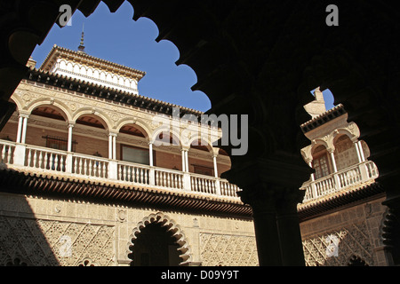 ALCAZAR DE SÉVILLE ALCAZAR ROYAL PALACE. Les JEUNES FILLES DE LA COUR (PATIO DE LAS Séville Andalousie Espagne APARTMENT DONCELLAS) Banque D'Images