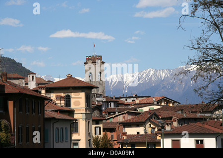 La ville de Lovere, Lombardie, Italie du nord Banque D'Images