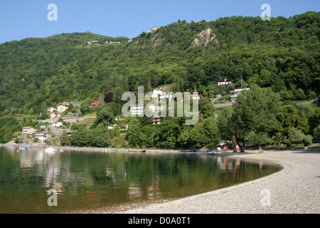 Lakefront à Cannero Riviera, Lago Maggiore, Italie Banque D'Images