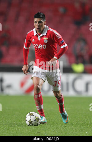 Lisbonne, Portugal. 20 novembre 2012. Le milieu de terrain du Benfica Enzo Perez durant le groupe G Ligue des Champions de football match entre Benfica et celtique au stade de la Luz à Lisbonne le 20 novembre 2012. Photo / Carlos Rodrigues (crédit photo doit se lire Carlos Rodrigues ). Banque D'Images