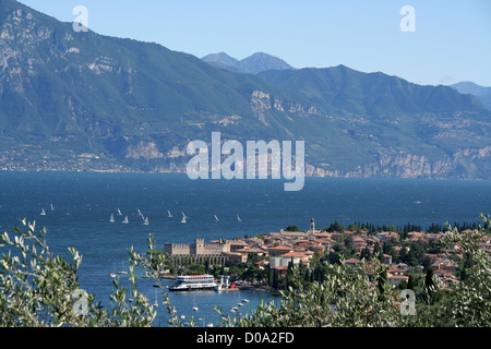 Torri del Benaco, Lac de Garde, Italie du nord Banque D'Images