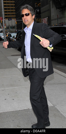 Ray Roma à l'extérieur de l'célébrités Ed Sullivan Theater pour 'le Late Show with David Letterman à New York City, USA - 06.12.10 Banque D'Images