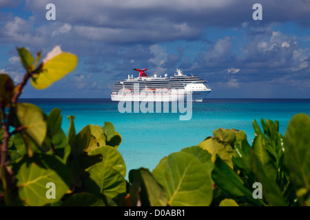 Bateau de croisière en mer des Caraïbes Banque D'Images