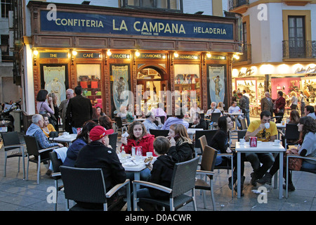 LA CAMPANA CONFITERIA HELADERIA CAFÄ de trottoir et d'un salon de thé Séville Andalousie Espagne Banque D'Images