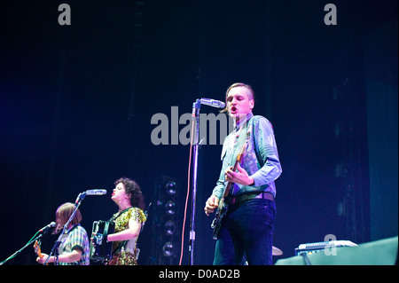 Win Butler d'Arcade Fire effectue sur scène à O Arena. Londres Angleterre Carsten Banque D'Images