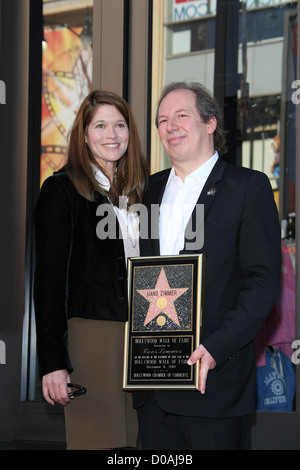 Hans Zimmer et son épouse Suzanne Zimmer au compositeur et producteur de musique cérémonie, l'étoile sur le Hollywood Walk Banque D'Images