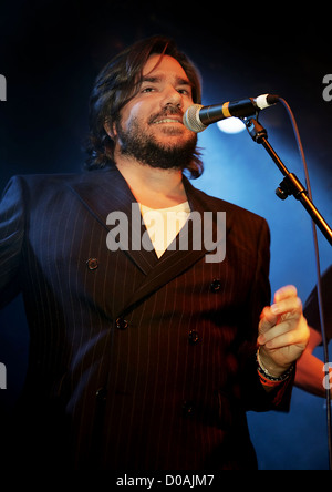 Matt Berry de Mighty Boosh et il foule la renommée d'effectuer au masque de Liverpool Liverpool, Angleterre - 23.11.10 Banque D'Images