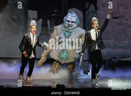 John et Edward Grimes, également connu sous le nom de Damien Saez les Cheerios Childline Concert de 2010 à l'O2 Arena de Dublin, Dublin - Concert Banque D'Images