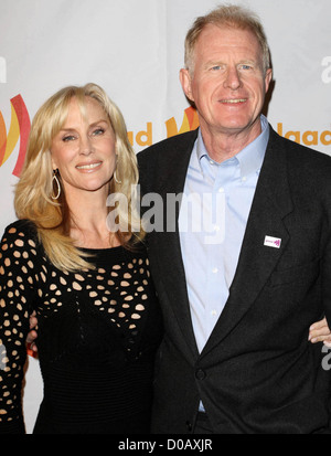 Ed Begley Jr. et épouse Rachelle Carson GLAAD célèbre ses 25 ans d'images LGBT dans les médias tenue à l'Harmony Gold Theatre Banque D'Images