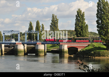 Le peu de tourisme LOCOMOTIVE À VAPEUR DE LA BAIE DE SOMME SAINT-VALERY-SUR-SOMME SOMME (80) FRANCE Banque D'Images