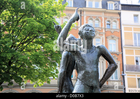 L 'klenkes', le petit doigt, les enfants statue à Aix-la-Chapelle, Allemagne, Europe Banque D'Images