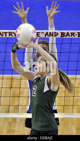 17 novembre 2012 - Rio Rancho, NM, États-Unis - Greg -- Sorber Texico's Shelby Vannatta définit la balle pendant le championnat de l'état 2A match contre Bosque au Santan Ana Star Center le samedi 17 novembre, 2012. (Crédit Image : © Greg Sorber/Albuquerque Journal/ZUMAPRESS.com) Banque D'Images