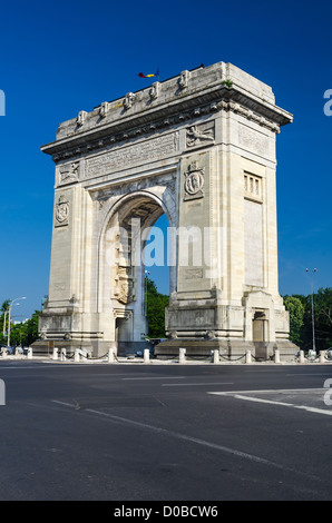 L'Arc de Triomphe est situé dans la partie nord de Bucarest, sur la rue Kiseleff. Roumanie Banque D'Images