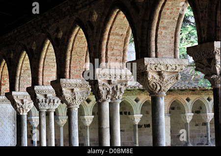 Cloître de l'abbaye St Pierre, Moissac, France. Banque D'Images