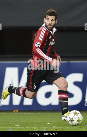 21.11.2012 Anderlecht, Belgique. Antonio Nocerino en action lors de la Ligue des Champions match entre Anderlecht et l'AC Milan à partir de la constante du stade Vanden Stock. Banque D'Images