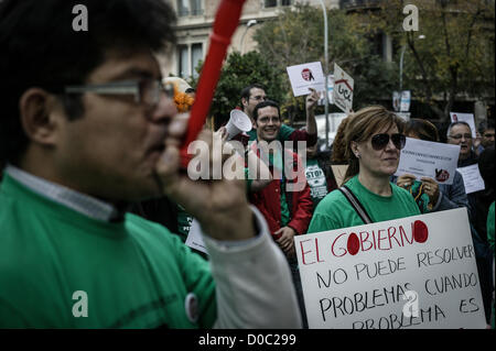 Barcelone, Espagne. 22 novembre 2012. Manifestations contre les procédures d'expulsion d'hypothèques et de l'UCI -Banco Santander banque crédit-. Crédit : esteban mora / Alamy Live News Banque D'Images