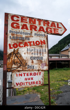 Annonce dans le Cirque de Gavarnie dans le Parc National des Pyrénées en France Banque D'Images