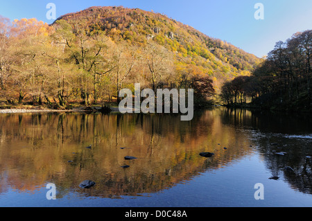 Comment du roi et Grange est tombée dans la rivière Derwent in Borrowdale dans le Lake District Banque D'Images