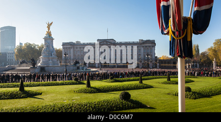 Le palais de Buckingham et du Victoria Memorial, le Mall, Londres, Angleterre, Royaume-Uni. L'Europe Banque D'Images