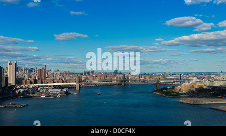 Vue aérienne de Brooklyn et Manhattan bridges à partir d'hélicoptères de Banque D'Images