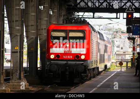 Deutsche Bahn Regio DB double-decker, train station, Dresde Neustadt , Sachsen, Saxe, Allemagne Banque D'Images