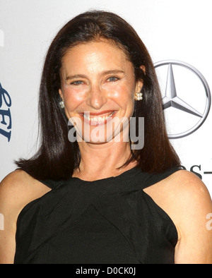 Mimi Rogers La 32e carousel of Hope Ball annuel tenu à l'hôtel Beverly Hilton Arrivées - Los Angeles, Californie - 23.10.10 Banque D'Images