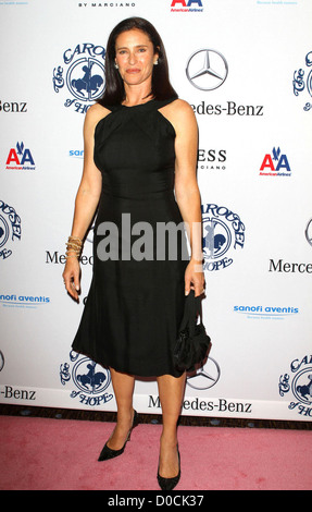 Mimi Rogers La 32e carousel of Hope Ball annuel tenu à l'hôtel Beverly Hilton Arrivées - Los Angeles, Californie - Banque D'Images