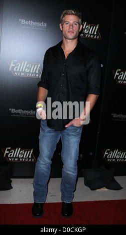 Trevor Donovan Célébrités de Hollywood assister au lancement de Fallout New Vegas à la pluie de nuit à l'hôtel Palms Casino Las Banque D'Images