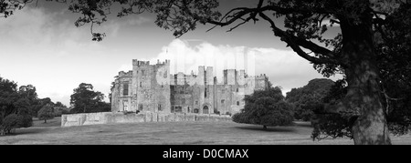 Le noir et blanc Raby Castle, Staindrop, Darlington, Durham County, Angleterre, Grande-Bretagne, Royaume-Uni Banque D'Images